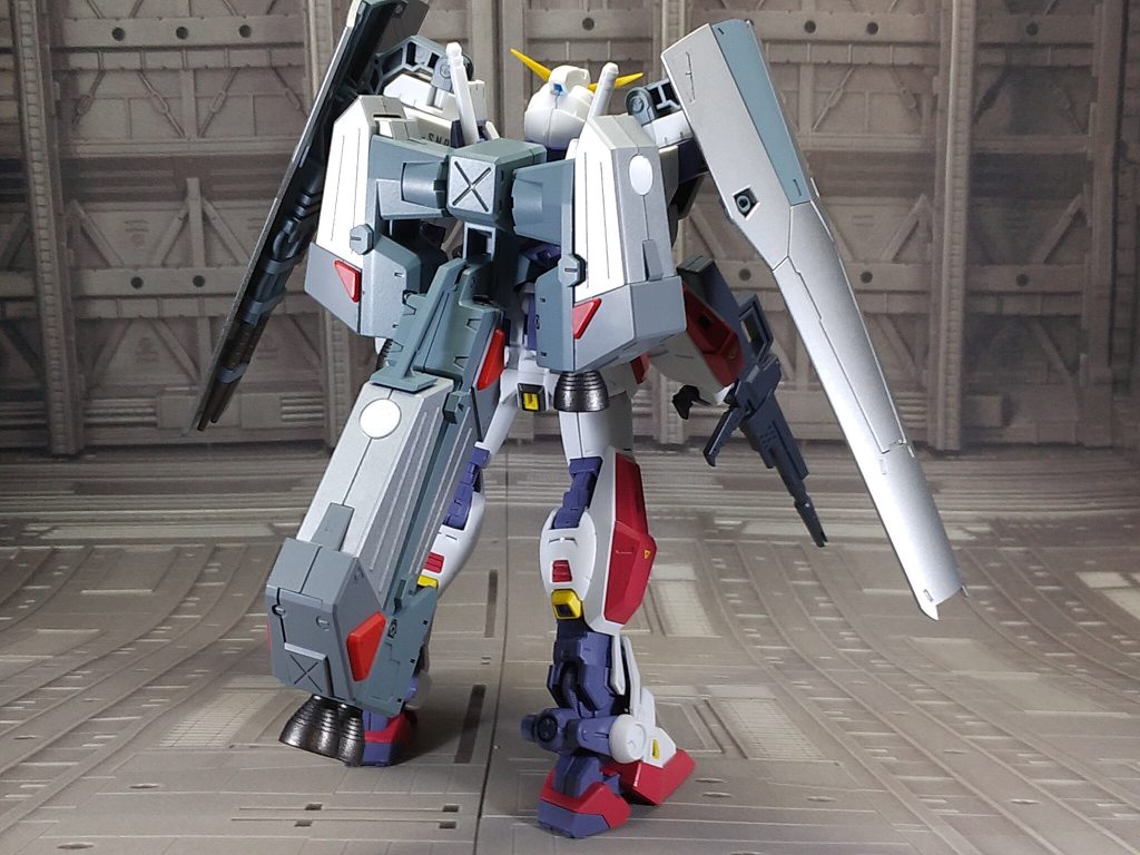 F90に乗り換えてからの初戦で装備したTタイプ。全塗装で仕上げています。シールド銀色→AS-12シルバーメタルプロペラントタンク銀色→TS-17アルミシルバーグレー→AS-26ライトゴーストグレイプロペラントタンクグレー→S13ニュートラルグレー赤→MSレッド