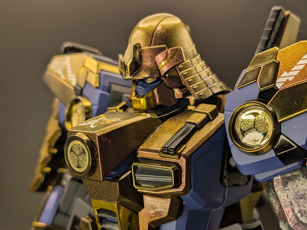 金メッキを暗く沈ませることで、かなり渋くなりました。