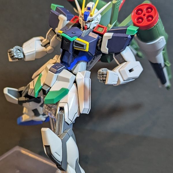 HGのブラストインパルスの華奢なイメージを変えたくて製作しました。カラーリングをもう少し抑えて仕上げたいと考えています。（3枚目）