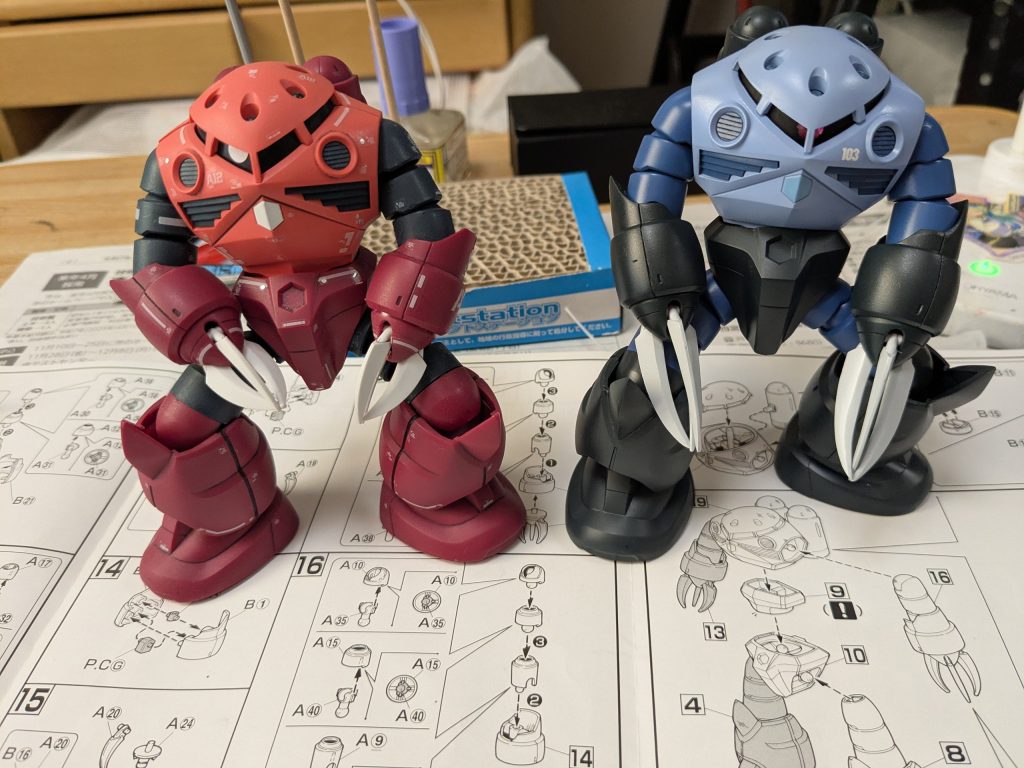 素組のシャア専用ズゴックとの比較です　かなり印象が変わりました