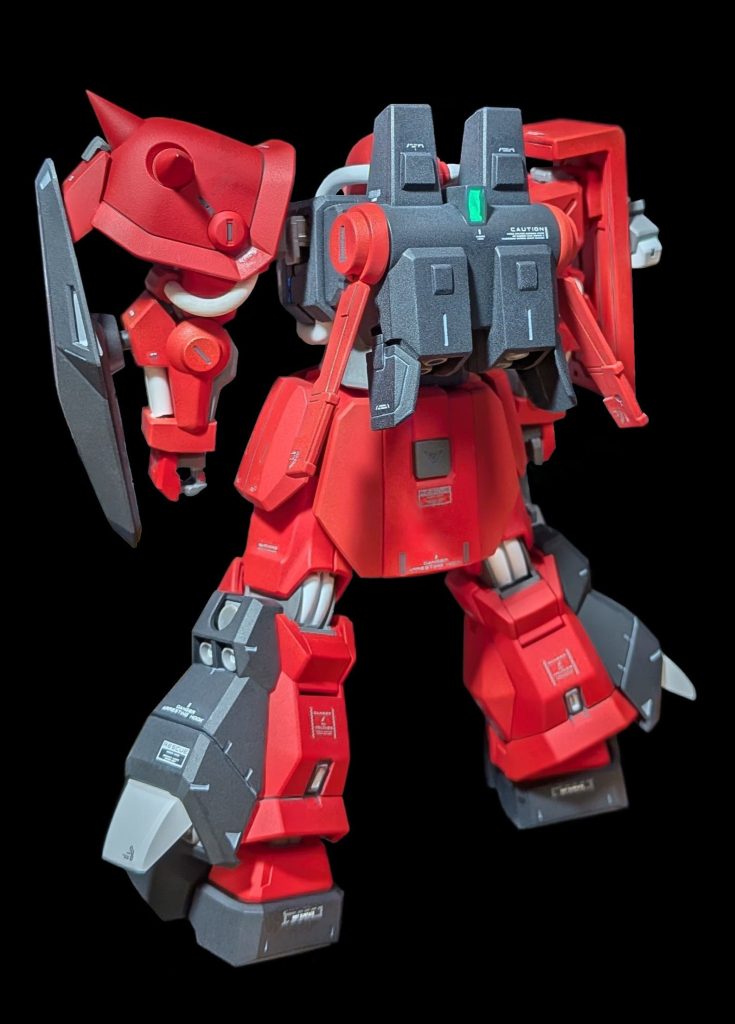 ホビーハイザックベースならそんなにいじるところもないだろう、と思っていましたがまあ細部で違う箇所が多いこと…詳しくは後述