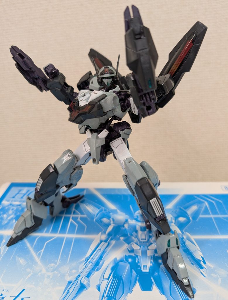 基本武装は、両腕に装備されたクロー。ガンドノードの両腕を、アスモデウスのトンファーの代わりに移植しました。