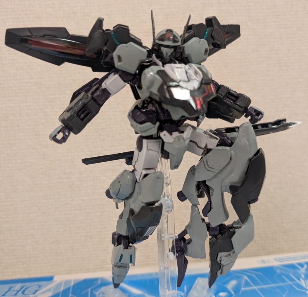 なお爪先部分は、元のギミックを活かして変形可能です。コレで空中戦特化型になります。