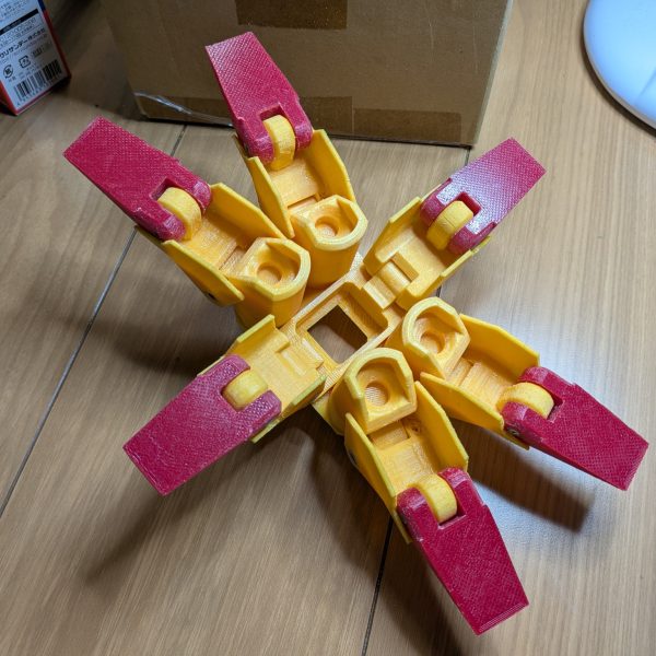 足首が片方部品揃ったので、組んで変形確認してみました…やっぱりデカいですね😅ここまでやったらもう1/60でやるしか無いか…😱（2枚目）