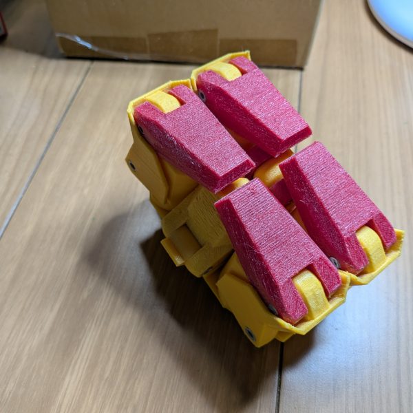 足首が片方部品揃ったので、組んで変形確認してみました…やっぱりデカいですね😅ここまでやったらもう1/60でやるしか無いか…😱（3枚目）