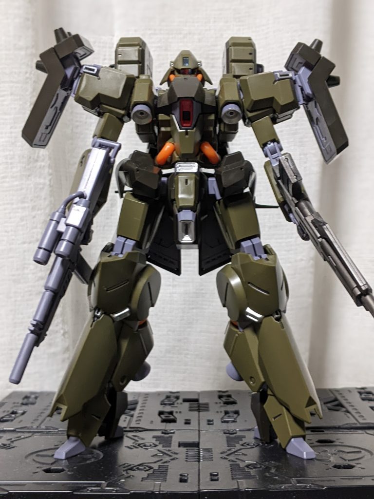 公式の建機先生のイラストと比べると丸味が抜けて、本来のドーベン・ウルフのような雰囲気の様に思います。とはいえ特徴は十分に再現された良キットであることは間違いないですね。