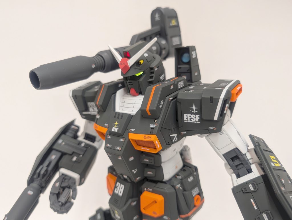 キャノン砲も可動します。