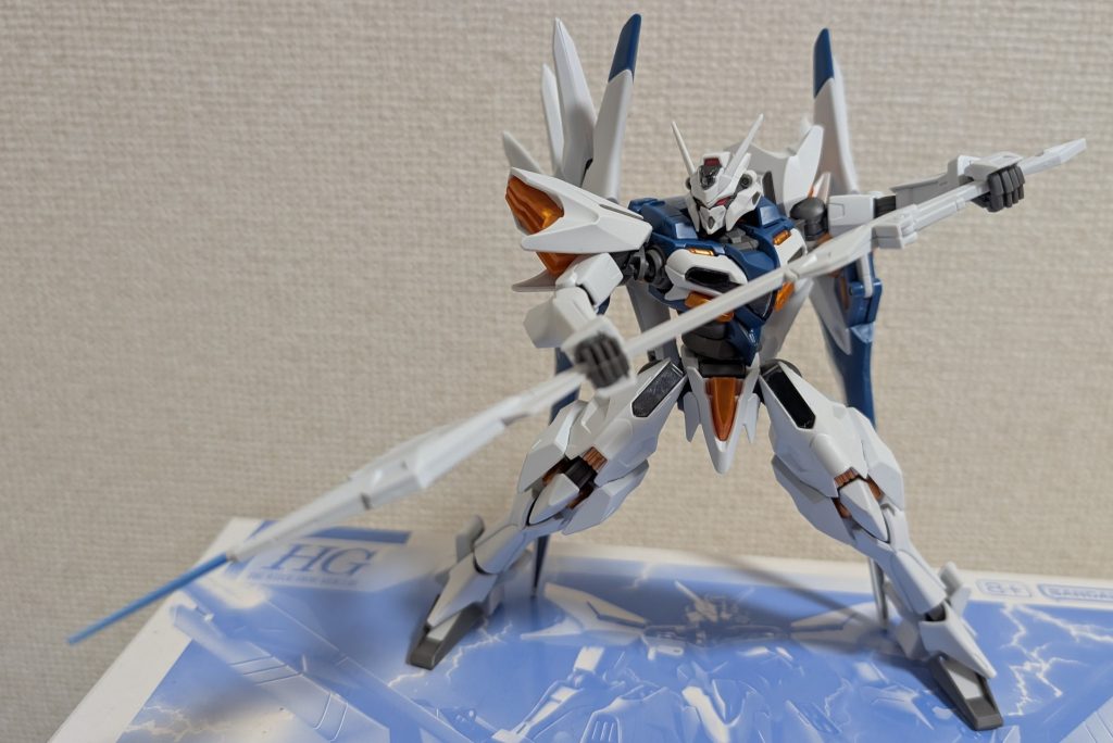 メイン武器のオルタラブルバヨネッタ。まずはランスとしてショートビームサーベルを展開。