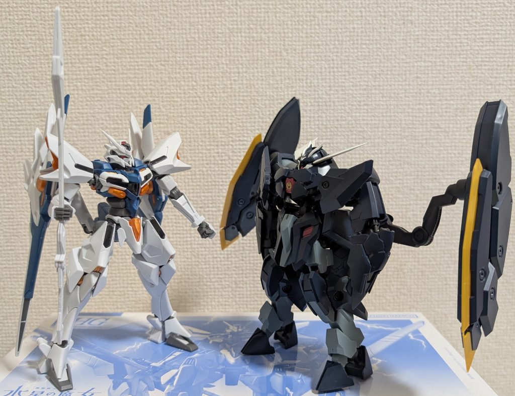 ちなみに、この2機を共演させたのは、この2機をミキシングさせる予定だからです。実は幸運にも、ザガンをもう1体買うことが出来たので、（いつになるか不明ですが）「鉄血版ナイオン」をお楽しみにくださいませ（＾－＾）