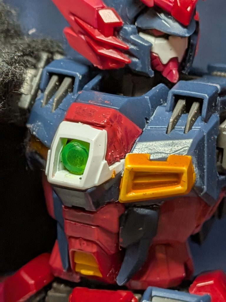 一応片目も赤くなっています。(塗装汚くてスミマセン)