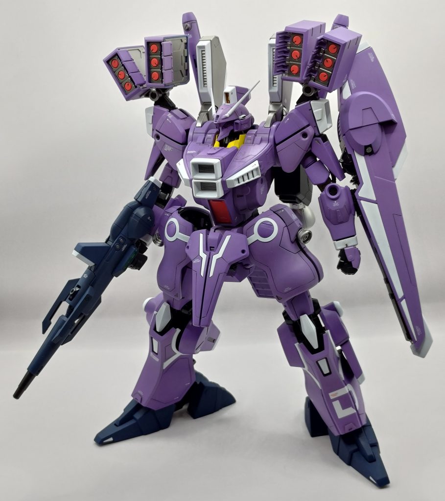 実物はかなりボリュームがありデカい物好きとしては大満足のキットでした。プレバンで買えて良かった。いつかスペリオルと並べてみたい。