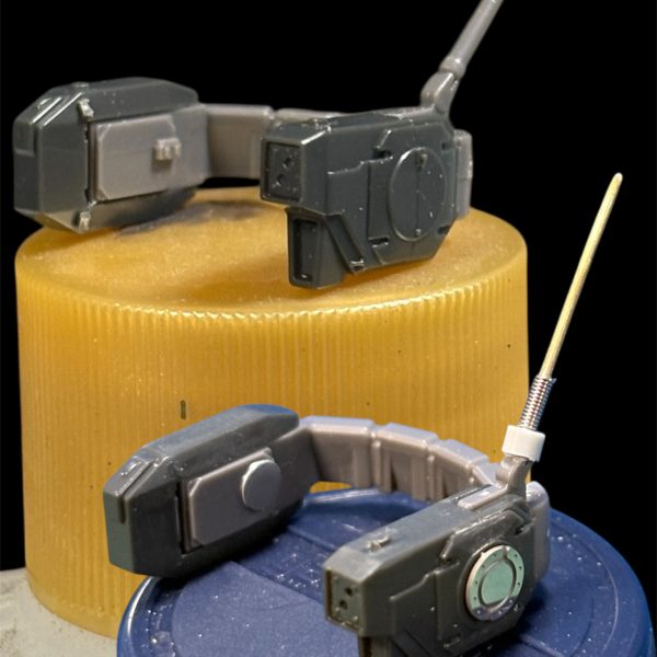 こんにちは(^^)RG mark 2 細々と進めております。バルカンポット廻りくるぶしの丸いディテールメインスラスター廻りプロポーションはそのままで格好良いので弄らず、もさっとしてるなと思ったディテールだけ、真鍮パイプや真鍮線で直しながら本体の基本塗装まで終わりました(^^)幻の4号機という設定でデカールを貼っていこうかと思います🎵年内に完成しないと思うので、今年最後の投稿になりそうです…。（3枚目）