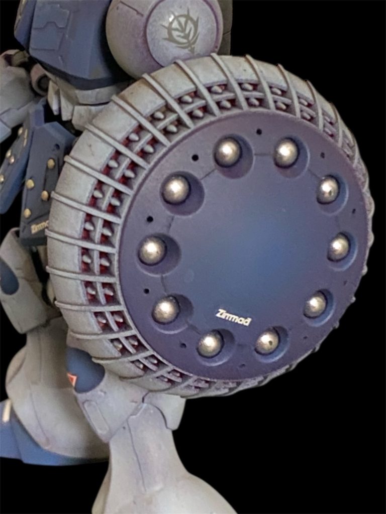 シールドは本来の黄色や赤を廃し、試作機という設定を前面に出しました🛡️