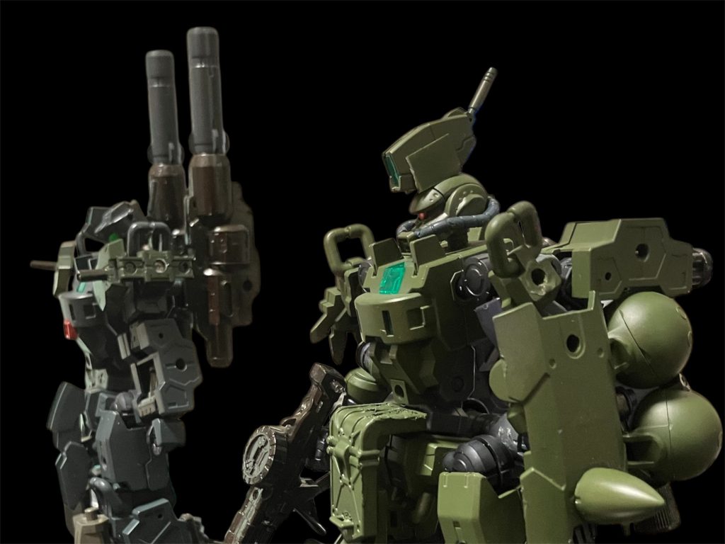 ザク・ケンティマヌスとLキャノン、同じフレームから分たれた2機。