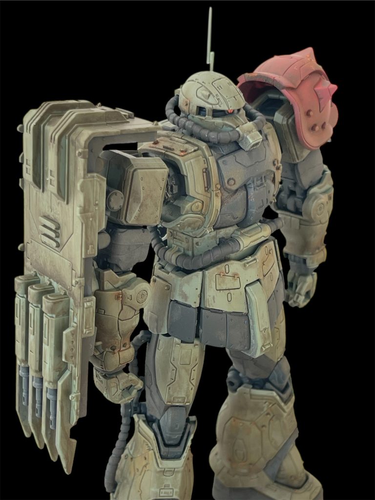 頭部のアンテナは伸ばしランナーで作りました