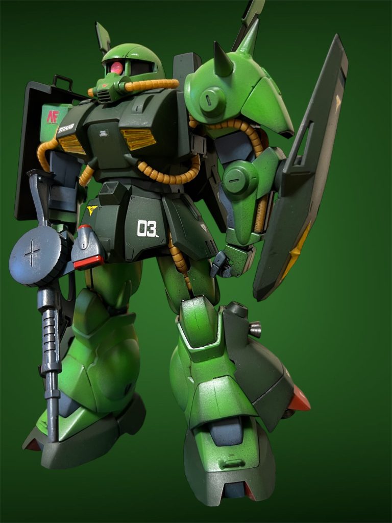 連邦系とジオン系デザインの見事な融合ですね。この機体デザインがΖガンダムの世界観を見事に体現してますね。