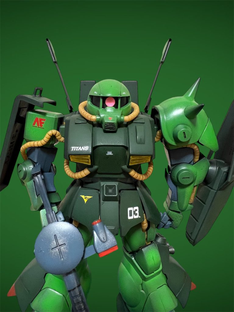 マッチョな体がたまりません。あと、剥き出しのパイプもいいですね。