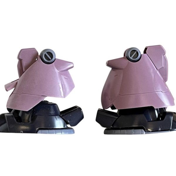 アーティファクトを参考に足を加工😅散々迷ってキットにメスを入れました。ニッパーとペーパーで切り取りました。面倒な事は極力避けてどこまでベースを活かして改造できるか？トライしてます。（5枚目）