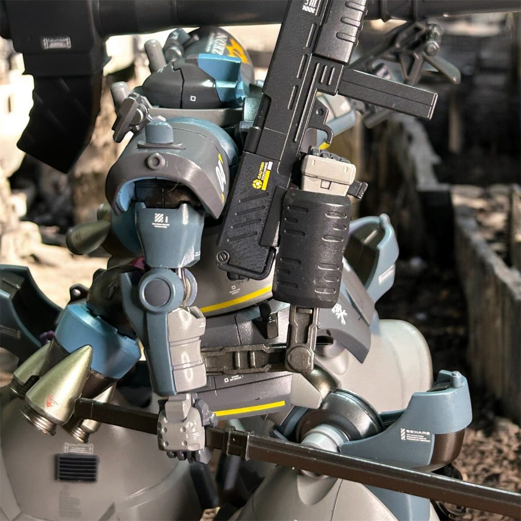 武装はマシンガン、バズーカ、日本刀。面制圧から高機動で牽制しつつ機動力活かした接近戦に持ち込みたい設定です。ん?器用貧乏…