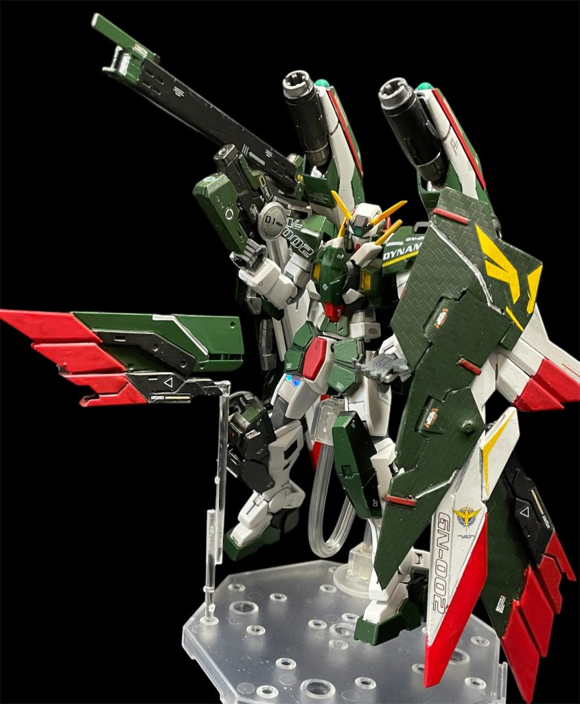 MGのウイングガンダムのウイングをミキシングしてデュナメスのシールドを羽のようにしてみました。