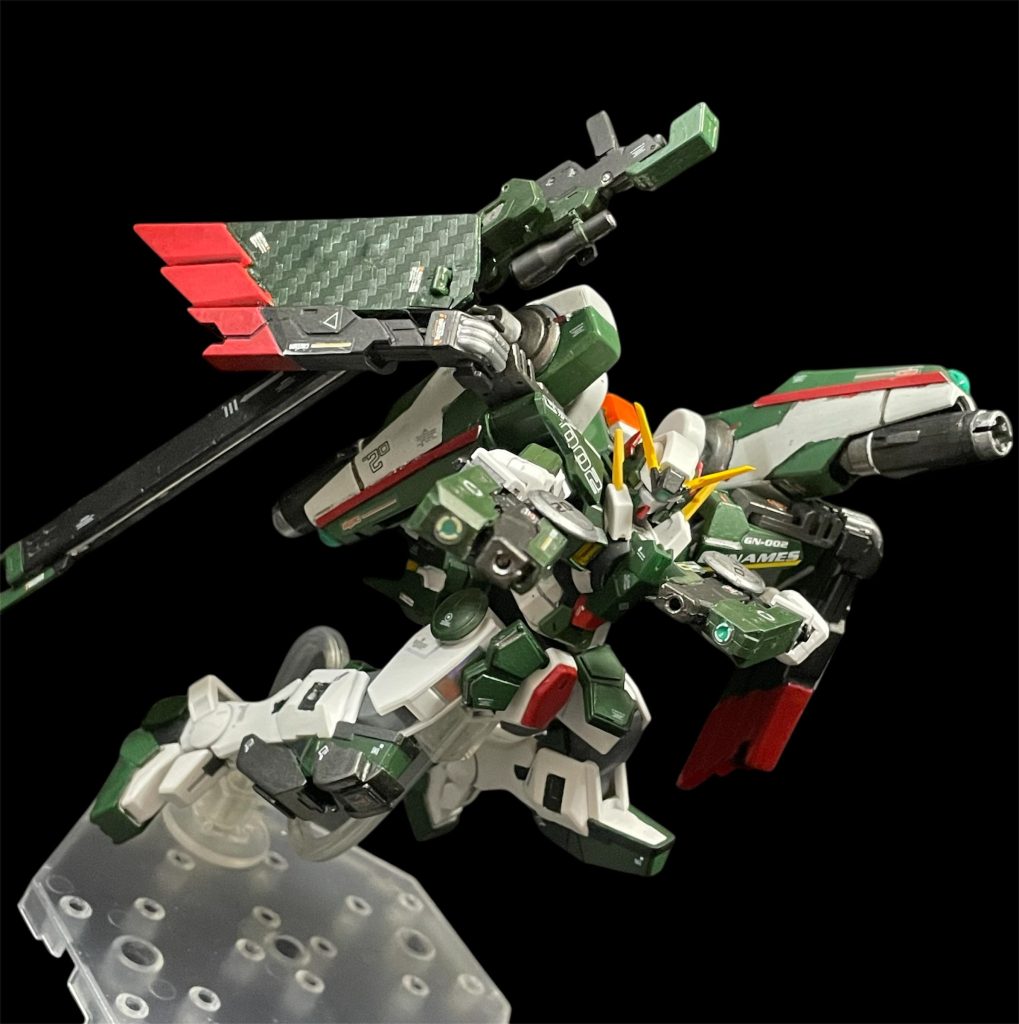 エクシアのセブンソードを意識して、フライトユニットをキャノンに見立てたり、小型シールドをビットにしたりと、セブンバレットとして７つの射撃武器を装備しています。