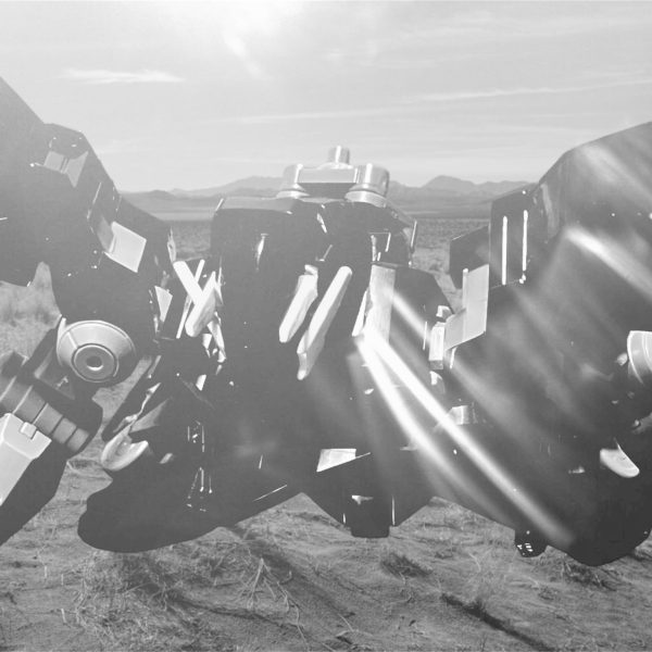 エヴォルブグレイズの起動に失敗。その後は「サーヴァント」を使って、いざこざや軋轢に揉めつつも火星の地方自警組織と関係を築きつつあったある日。突如、近隣の都市に現わる異形。まさか、伝説のMAが！？果たして？（3枚目）