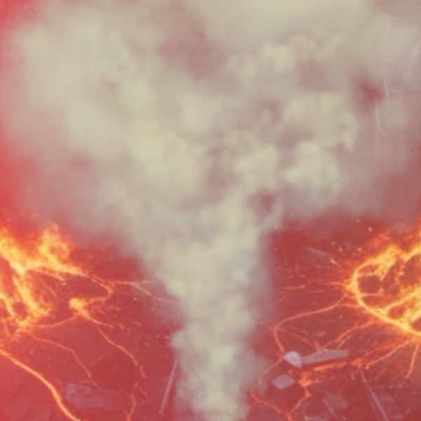 一斉射‼️撃てっーー！！！その場にいるMSから銃弾とミサイルが飛ぶ^_^閃光とともに爆発の光が当たりを埋める。煙の下、姿はなかった。他、倒したか？・・・だが上を見ると、煙にまとわりつかれつつ・・・異形は健在だった。・・・ウィスタリオとやる前の小手調べといこうか・・・人の呟きと共に・・・異形が形を変え始めた・・・・（6枚目）