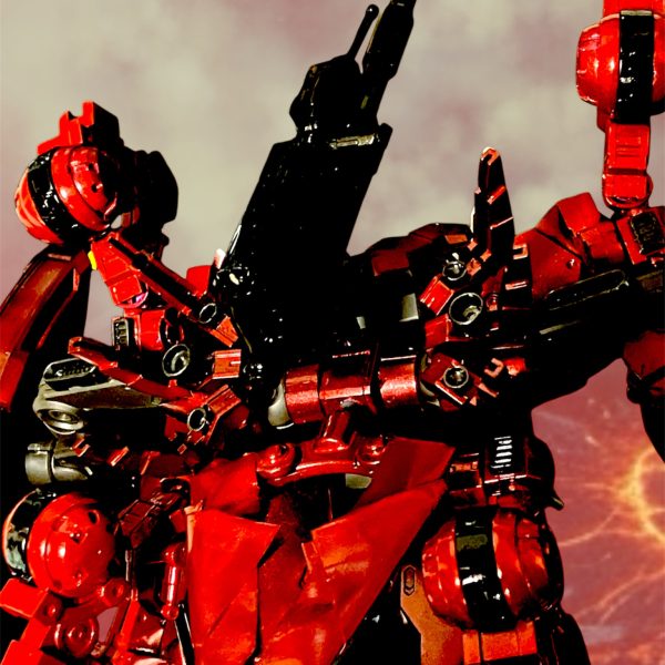 形を変えていく蠍の異形。そして地面に降り立ったそれは・・・・まぎれもなく・・・「ガンダム」だ（3枚目）