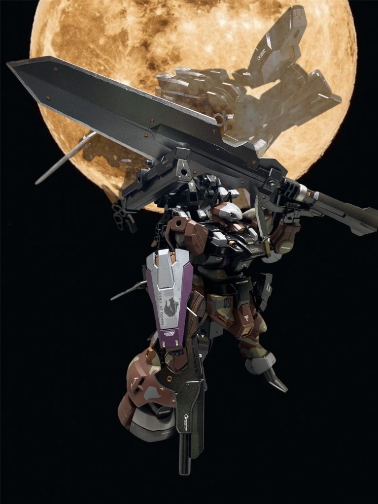 劇中では登場しませんが、フル装備状態です。大剣担ぎはやっぱり映える❗️第3章では、アニメ本編では意味深に描かれながらも、明確に多くは語られなかったオルコットの過去を勝手に妄想して描いてみました。彼もまたGUNDに翻弄された者の1人であり、カテドラルとドミニコスの正義とは？を絡めた内容としました。どことなく、自分の好きなイグルー風味の味付けになったと思います☺️そして、いよいよライバル機の登場となります❗️次回もお楽しみに✨