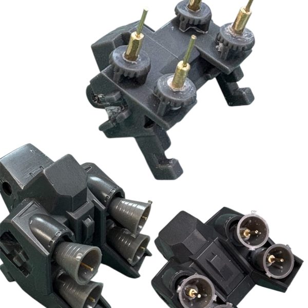 こんにちは(^^)RG mark 2 細々と進めております。バルカンポット廻りくるぶしの丸いディテールメインスラスター廻りプロポーションはそのままで格好良いので弄らず、もさっとしてるなと思ったディテールだけ、真鍮パイプや真鍮線で直しながら本体の基本塗装まで終わりました(^^)幻の4号機という設定でデカールを貼っていこうかと思います🎵年内に完成しないと思うので、今年最後の投稿になりそうです…。（6枚目）