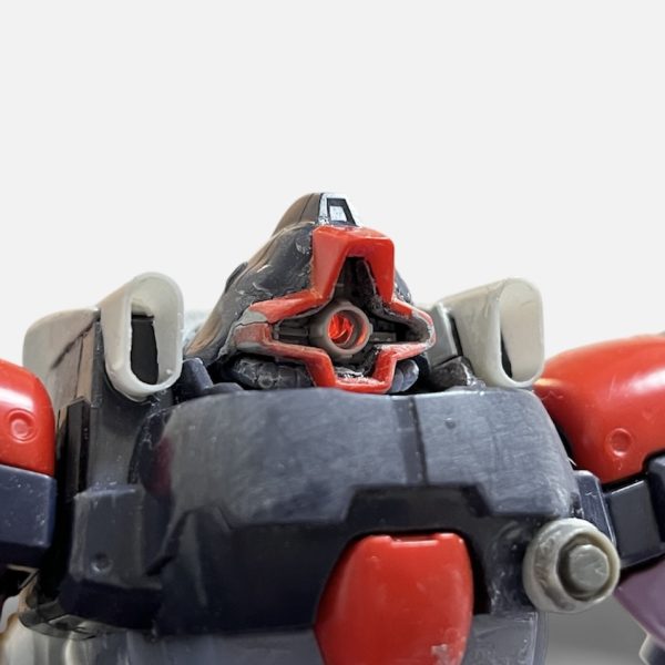 モノアイに手を加えました。ミライトで発光させました。バックパックの排気口には例のメッシュを取り付けました。（3枚目）