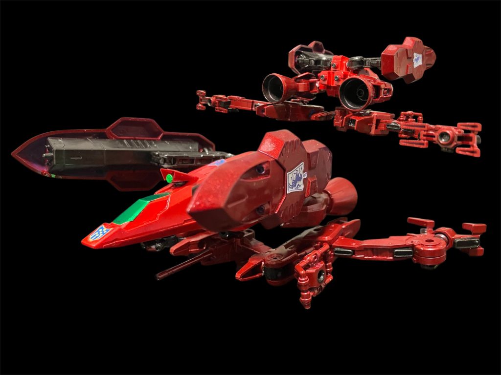 ファイターモード^_^偵察や支援のために迅速に動くのに向いてます^_^頭部はプラ板とランナーの切り出しを塗装。腕に当たるサブアーム付きシールドはキマリスヴィダールのシールド。ボディは30mmの大型ブースター機首。下半身は30mmビーグル スペースクラフトの一部。