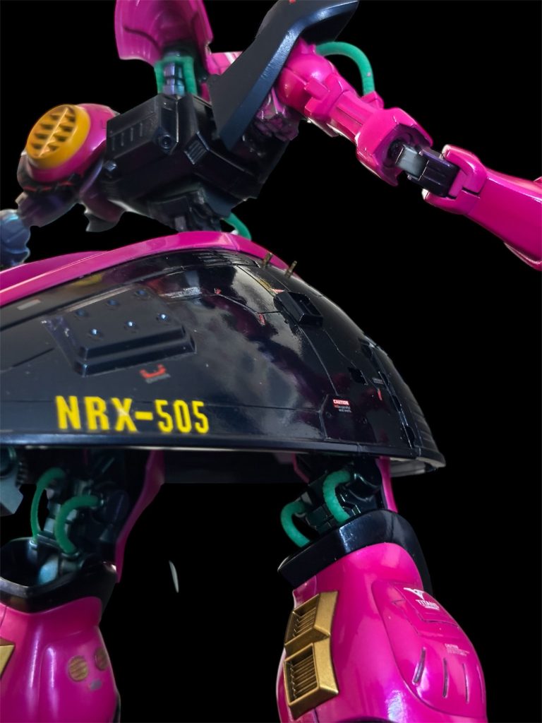 型式番号NRX-505 在庫デカール集めてみました。ちょいオーバースケールかな。ピンク部分、塗装こだわりました。EXブラック→アメジストパープル→クリアピンクです。光の当たり具合で紫が浮かび上がるところがオシャレポイントです⭐️