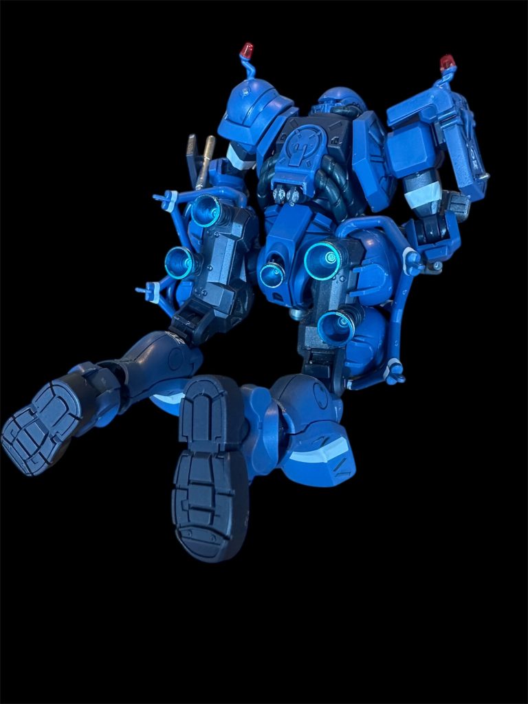 バックショット。バーニアは全てメッキシルバーと、焼け表現でブルーメタリックで仕上げました。