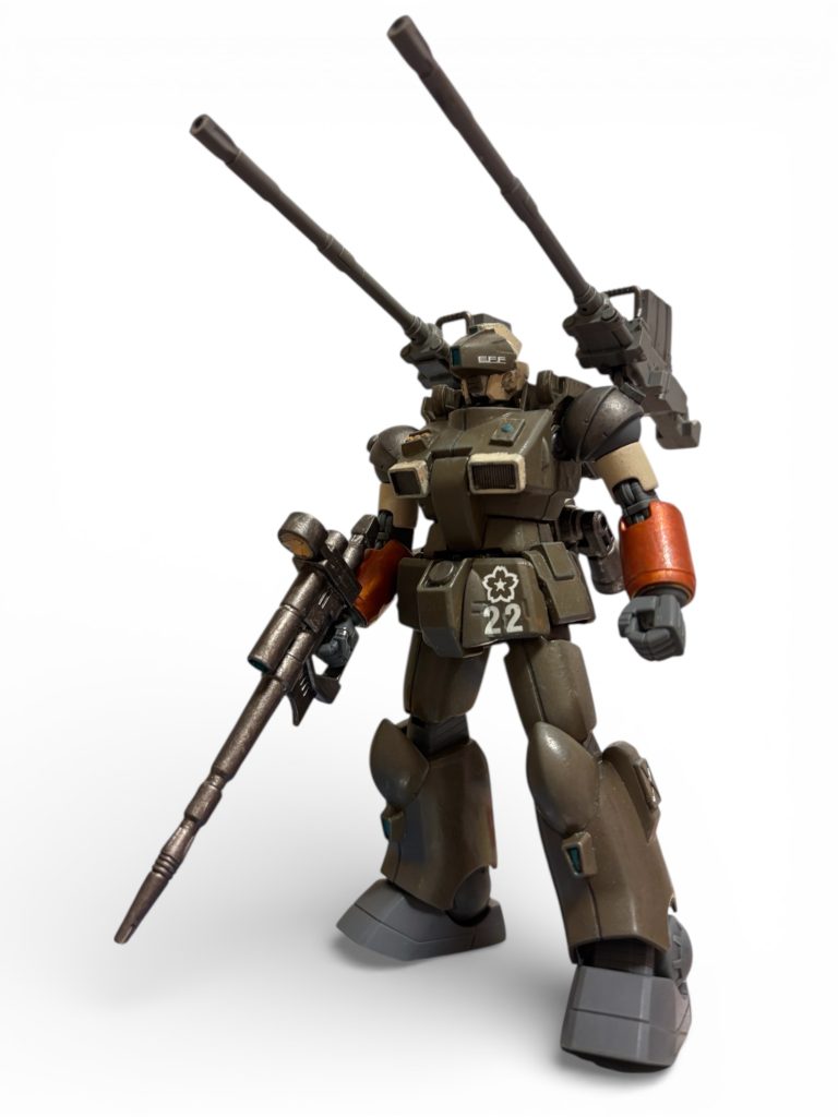 主役機は、今年最後に思いつきで作ってみました笑ガンキャノン対空防御戦闘試験型です。ホントは３部に出したミヤギのキャノンにする予定でしたが、紅白戦の内容的に、新作の方がいいかなと思い至り、ジャンクパーツをかき集めて作ってみました。３部でミヤギが乗っていたガンキャノンを、長距離砲撃により特化した仕様に改修したガンキャノンです。ガンキャノンですが、ガンタンクに近い運用をするのでしょう。最前線で接敵せずともキョウ・ミヤギの力が発揮されるように作られたという設定です。なんかキモいなーと思っていたのですが、色がなんとなくゴ●ブリっぽいから……！？笑でも、デザインは割と気に入っています笑以前ちょい出ししたヘントのジムスパルタンとかもいるので、こいつらでジオン残党とのゲリラ戦とかで１話くらいやってもいいかもですね。まあ、そのうちに笑全然関係ないですが、キョウ・ミヤギの異名は最初「炎の魔女」にする予定でした。火力高いし、シイコさん流行ってたし、ブギーポップシリーズ好きだったし。でも、今の「戦乙女」で正解だったと思います。……何の話ですかね笑今年最後の作品がこれで良いのか？笑ちなみに、ヒロイン投票の時にAIに生成させたチタのコメントにあった「スープ」の話は、このエピソードのことかと思われます。あと、チタとミヤギは出会って間もないので、まだ会話が敬語ですね。あと、最後のギュッとされてるミヤギがなかなかうまくいかず、何回も作り直しました笑&nbsp;クリスマスから年末に投稿した4.1部のまとめ動画はこちらです。最後にキョウ・ミューラーが喋りますので、イメージを崩されたくない方はご注意ください。