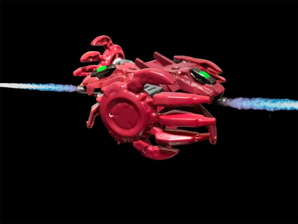 主な武器は口の小型レールガンと両手の爪^_^