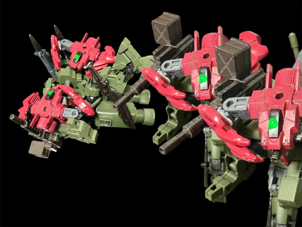 最大の特徴は「寄生」能力^_^元ネタのピー・クラブ=オオシロピンノは貝類に寄生するカニから掛けてみました。MSなどの首を刎ねて、自分が頭になり乗っ取る^_^