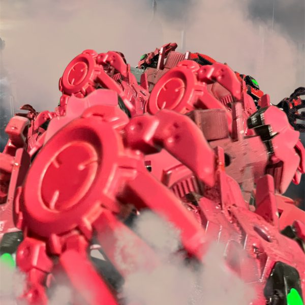 奴等を市街地に近付けるなぁ‼️「「「応っ！！」」」迫り来る赤い波。「撃てっーーー‼️」銃声が雨のように鳴り響く。しかし・・・・く、くそっ💦全く減らない💦か、構わず撃てっ‼️だが減らない。やがて赤い波は彼らの目の前まで・・・・や、やめろっ💦は、はなせっ‼️く、来るなぁー💦「「「ああああぁぁぁあー・・・・」」赤い波が去った後、彼らは「彼ら」になった。次の獲物を求めて・・・・・・・・・（2枚目）