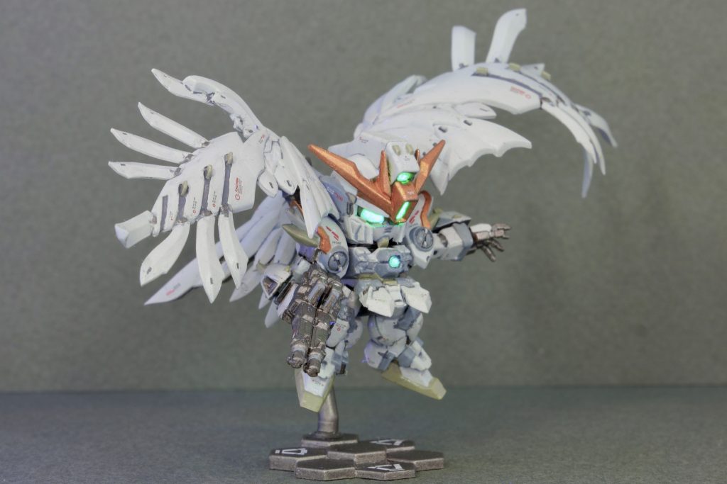 エナメルカラーで墨入れ