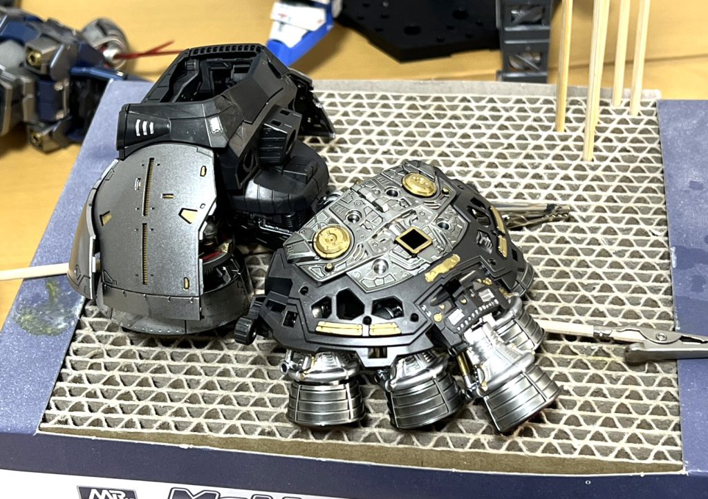 ディテールがとても細かい、見えない部分も一部塗装しました