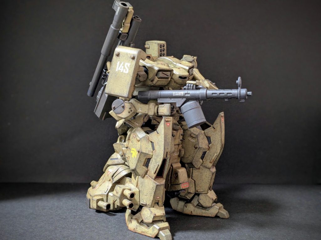 本家ザメルにはなかった中距離兵装。ザウォートの手が長いので両手持ちが様になります。