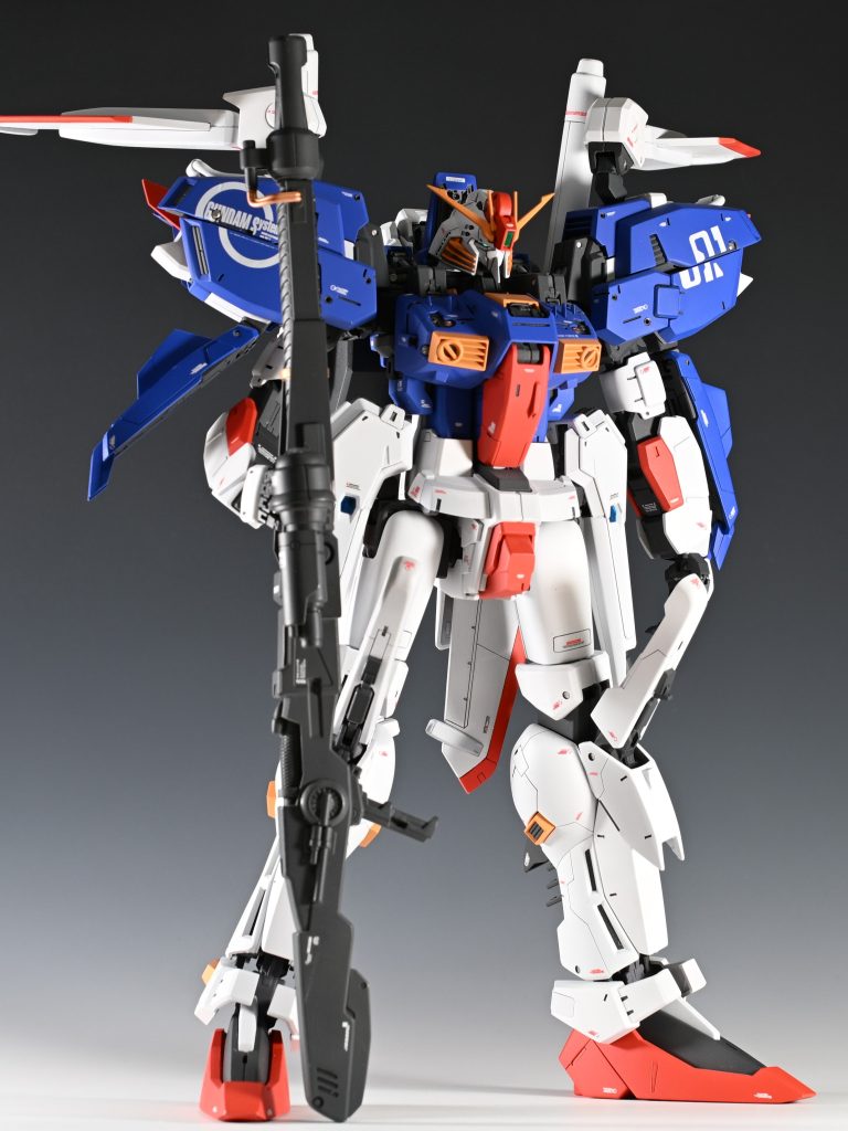 ベースは古いMGをベースに肩、胸、頭などは新しいMGより流用。センチネル本を参考にディテールを加えています。