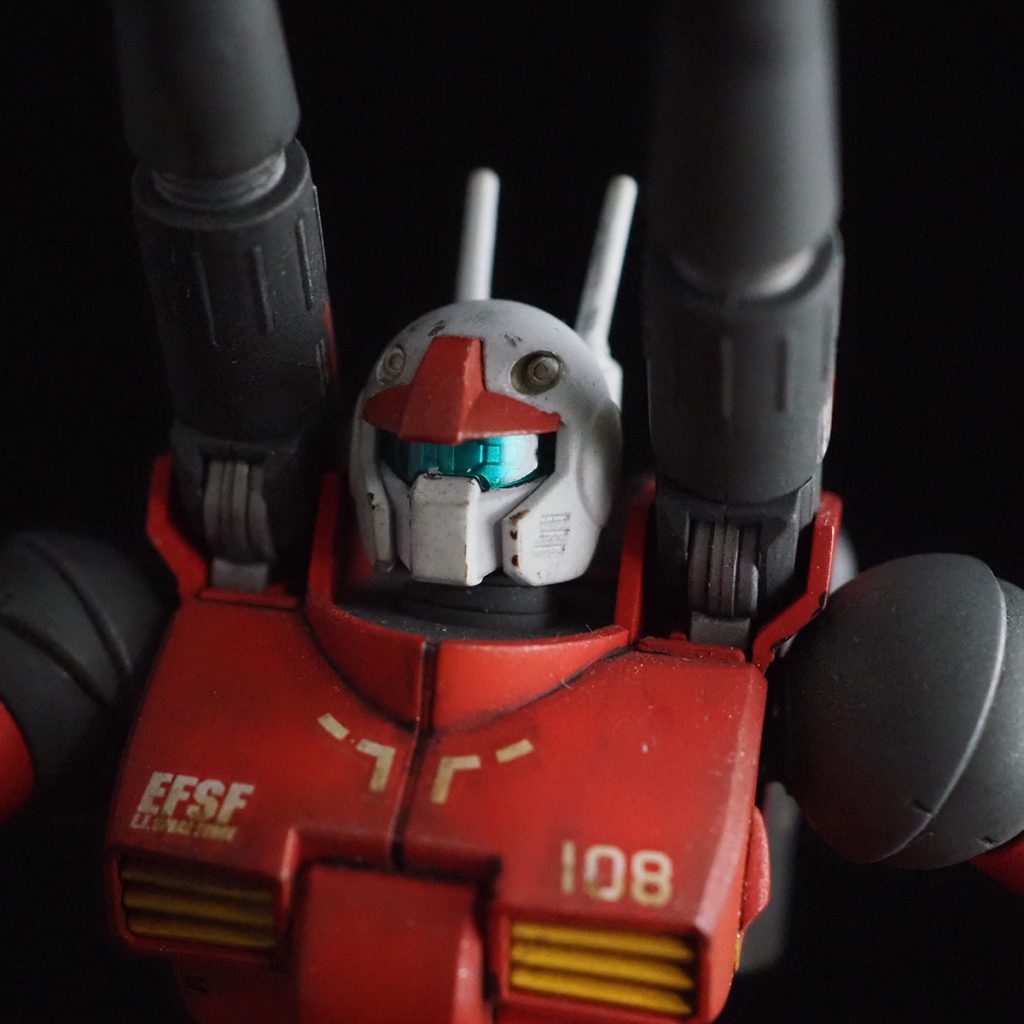 メインカメラ部はシルバーを塗装、光具合でクリアパーツ越しでメカ部分が見える感じです。