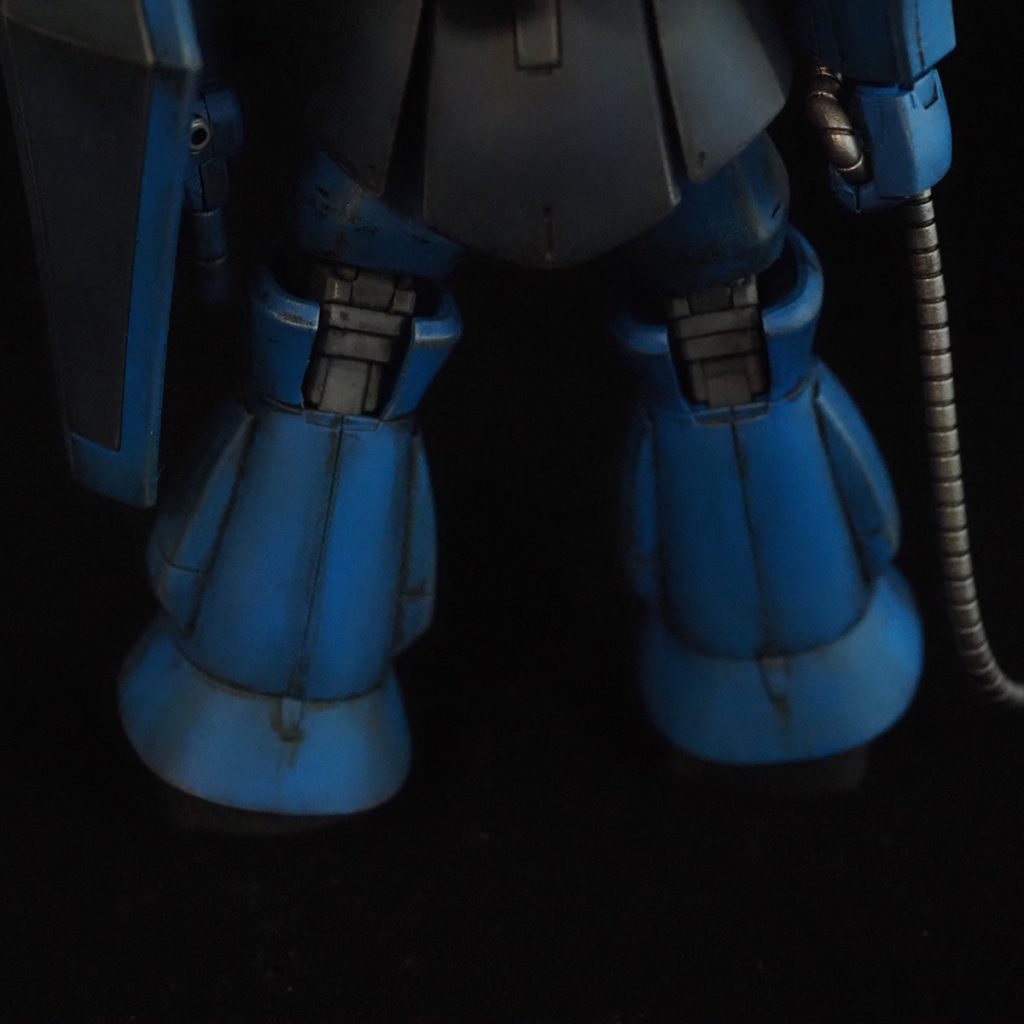 砂地での戦闘で、うっすらと砂が被ったような処理をしたのですが、トップコートを重ねたらあんまり見えなくなりました…