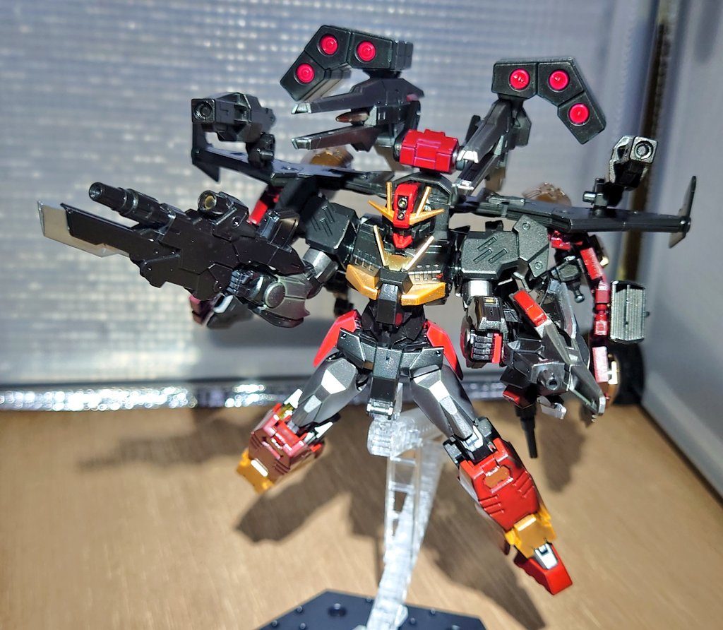 VコマンドクアンタとVフォースワンが合体したV2コマンドクアンタです…コマンドクアンタの火力、防御力、機動力を総合的に強化する為の強化プランという設定です。