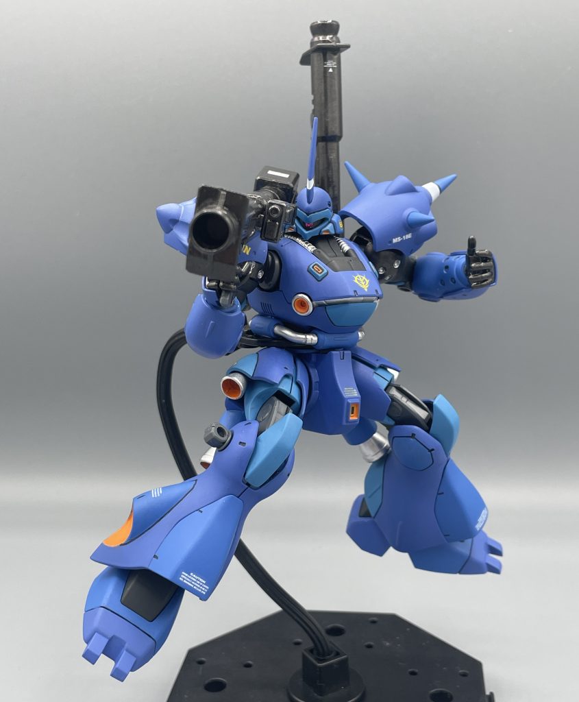 スカーレット隊、全滅・・・ 武装をガンガン使い捨て、敵MSを次々と撃破していくケンプファー。最大火力を誇るジオン印のジャイアントバズでも、ジムコマンドを撃破し、ガンダムNT-1の眠る工廠の屋根を吹っ飛ばします。 ギリギリでNT-1に乗り込むクリス。若手テストパイロットVS熟練パイロットの闘いが、幕を開ける・・・。 さぁ、来い!戦い方を教えてやる!!