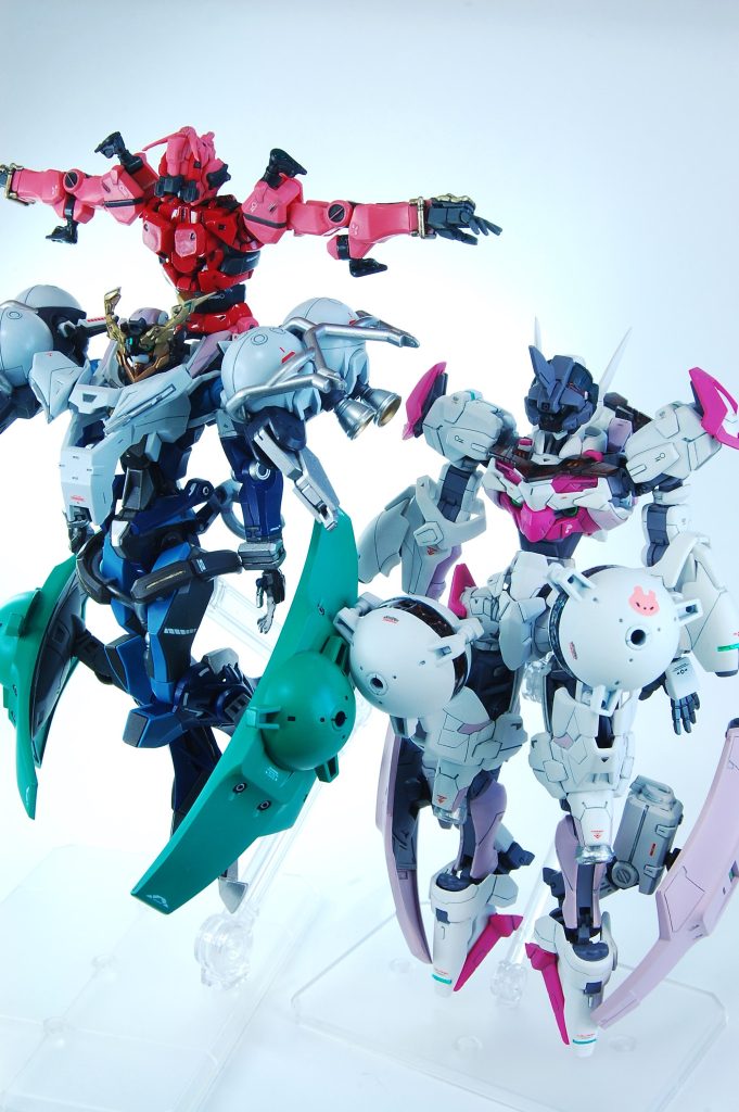 続いてジークアクス。　脚にダリルバルデのシールドを付けたので、下半身のシルエットが似通ってしまった過去作のルブリスと。