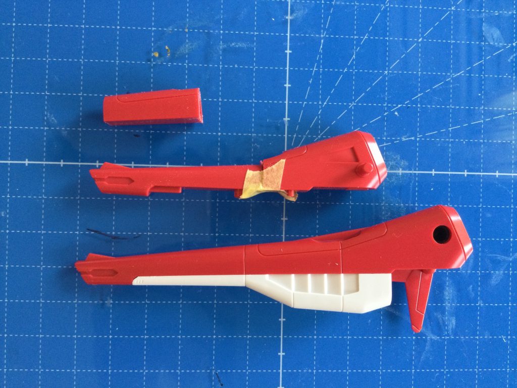 背中のプラズマ収束ビーム砲は「セイヴァー」つながりのHGセイバーガンダムから拝借。初めて短縮加工をしてみました。