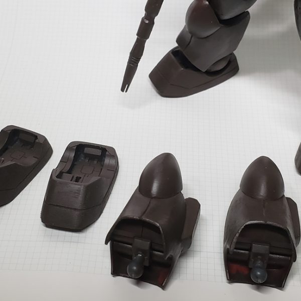 今回は、クレオスのマホガニーサーフェーサーを使用しています。 HGUCリバイブ版をベースに、アニメ版ガンキャノンを再現したい。めぐりあい宇宙編に登場した108,109、そしてそれ以前の無印バージョンも再現したい。 手首パーツは種々用意。ライフルのスコープの有無を、差し替えで再現。ほぼ指摘されていないが、劇場版ガンダム哀戦士編でこのしゃがみ込みポーズのカットではスコープが描かれてません。作画ミスととはいえ、スコープが省略されていることでコンパクトにしゃがみ込むフォルムが決まっている印象があります。悪くないカットだと思えましたので再現可能なように差し替えパーツを用意しました。 詳細はブログで公開中ですので、ご興味を持たれた方は是非ご覧ください。 。・。・。・。・。・。・。・。・。・。・次回作へのモチベーションアップにつながりますので、いいね👍や、コメント、 ブログへのご訪問など、ぜひぜひお待ちしておりますm(__)m(3枚目)