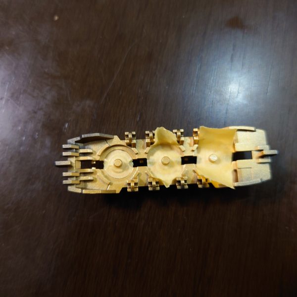 ファンネルポッドの塗り分けをしました！マスキング、マスキング、マスキングと…マスキングの繰り返しで😅苦戦しましたが、なかなか良い感じに出来ました✨（2枚目）